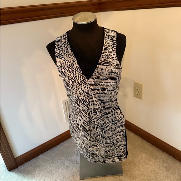 White House Black Market Tops - White House Black Market tank top in excellent condition